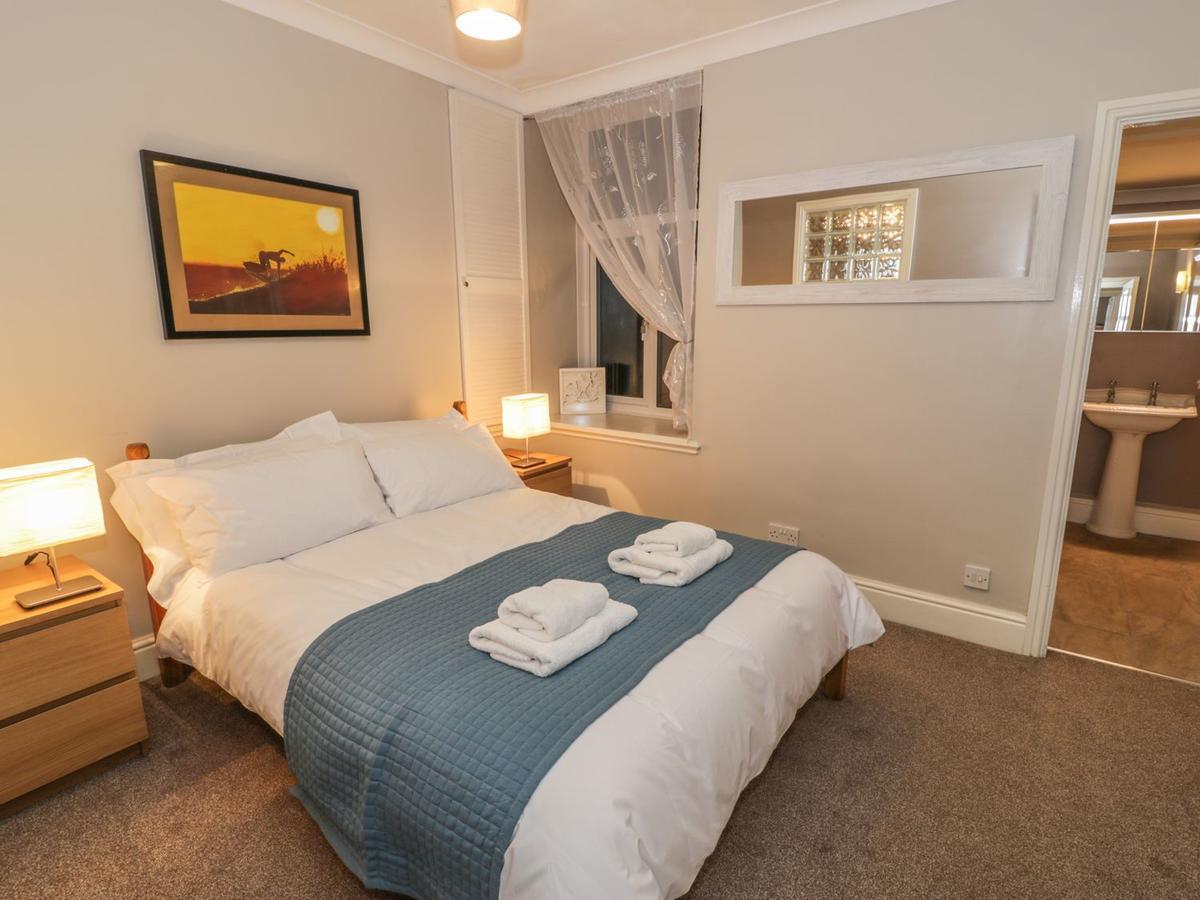 Seaview Apartment Barmouth Buitenkant foto